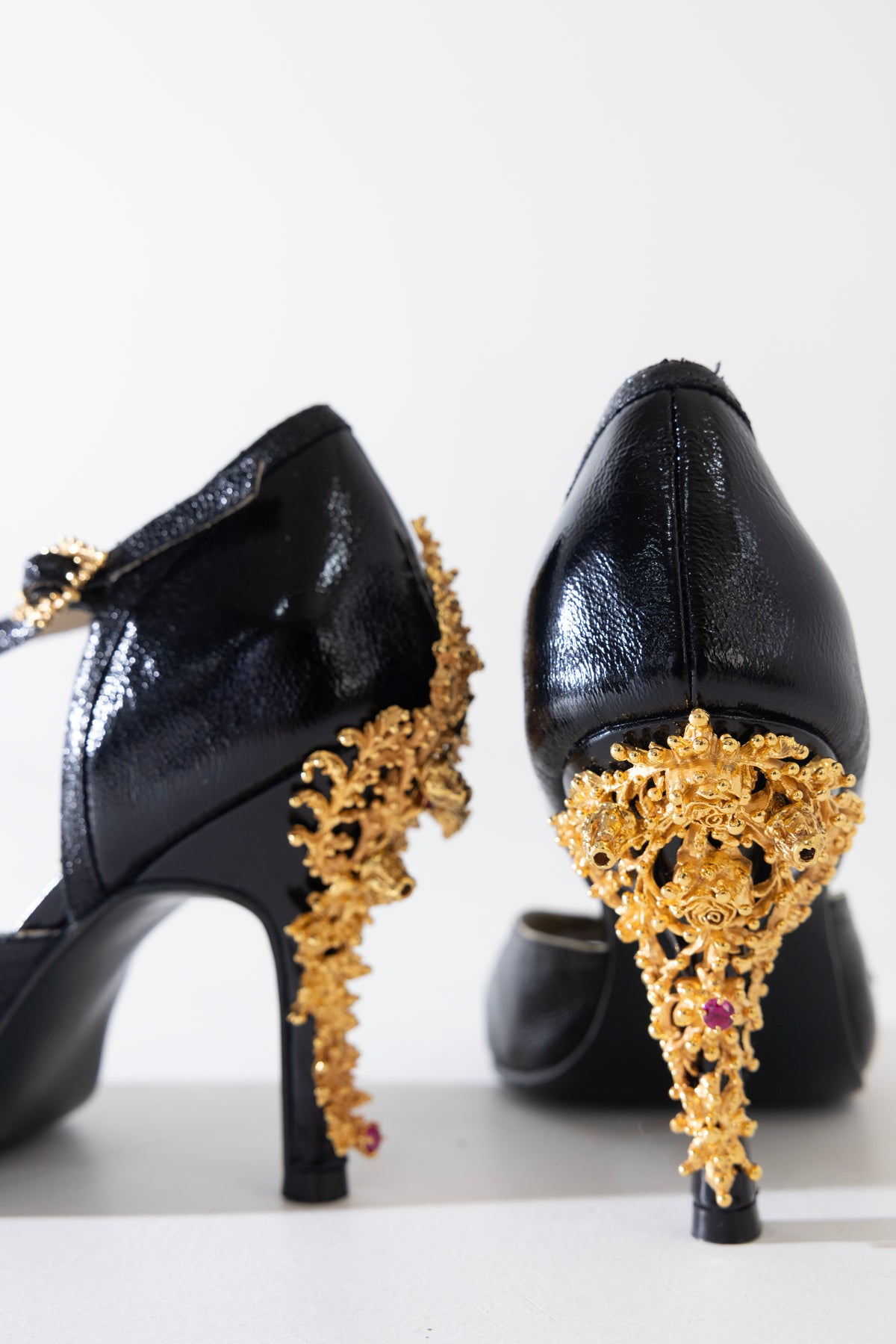 Gemma Taco de Oro Negro - Landa Zapatos